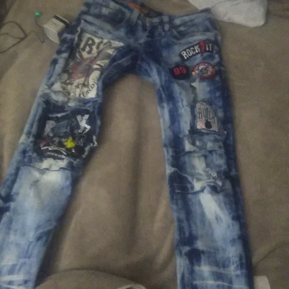I am selling designer graphic tee shirts, sweaters, jogging suite, vests, shoes
